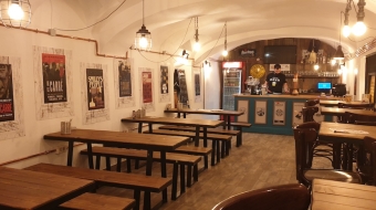 amenajare pub Checkpoit Charlie