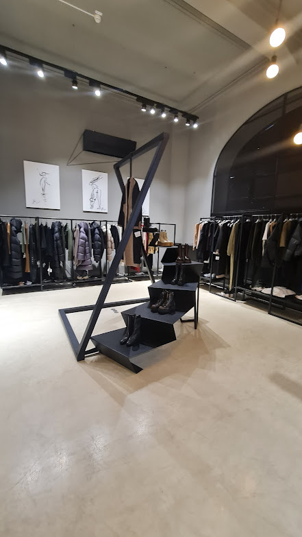 DISPLAY HAINE ENTRANCE