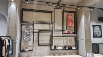 INSTALATIE PERETE MAGAZIN ENTRANCE